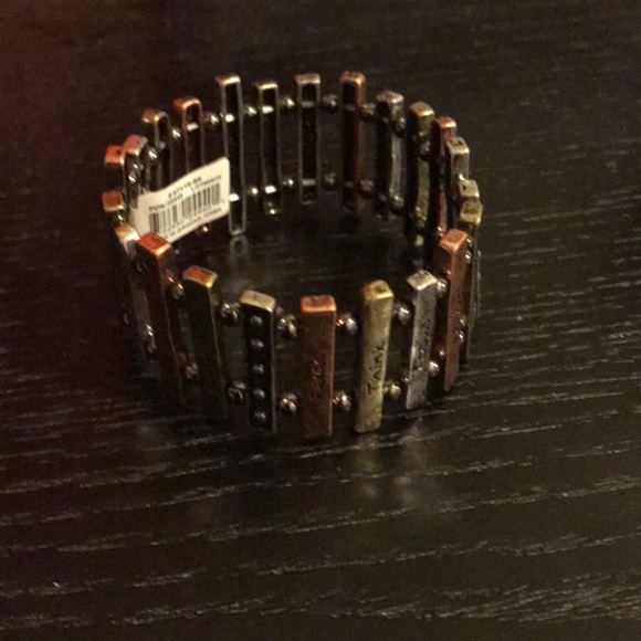 Costume jewelry bracelet - Picture 2 of 2